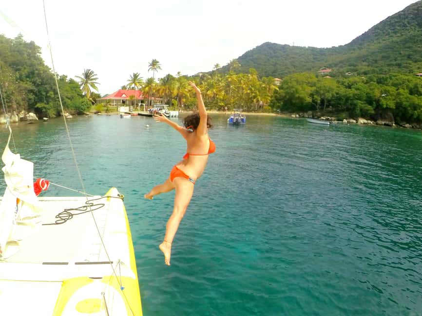 Sailing catamaran in La Baie des Saintes - Key things to know before you book