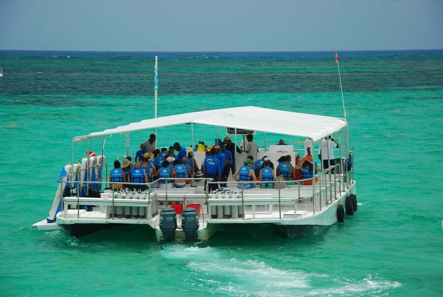Sailing Splash Tour Speedboat, Snorkel, and Catamaran - Catamaran sailing and lunch offshore