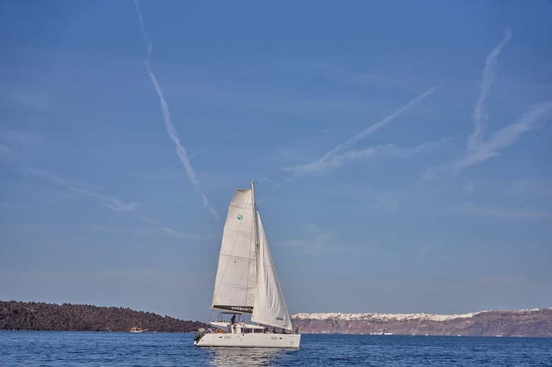 Santorini: Caldera Classic Catamaran Cruise w/ Meal & Drinks - Key points to know before booking