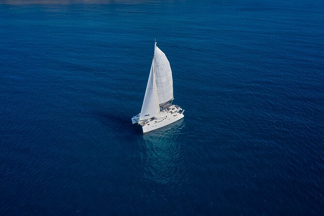 Santorini: Caldera Private Catamaran Cruise with Meal & Drinks - Daytime sailing or sunset atmosphere