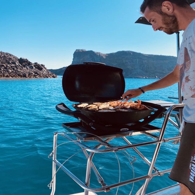 Santorini: Catamaran Cruise with Lunch, Drinks, & Oia Visit - Food, service, and the small-group feel