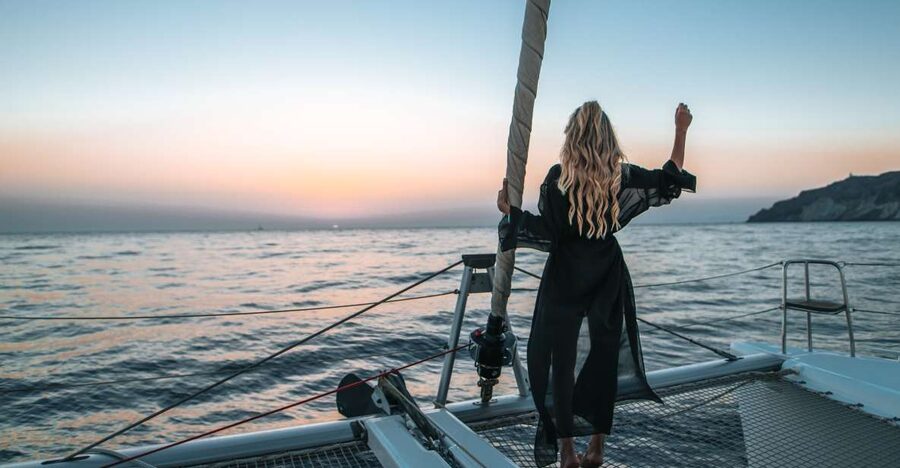 Santorini: Catamaran Cruise with Meal & Open Bar - Food, drinks, and the crew