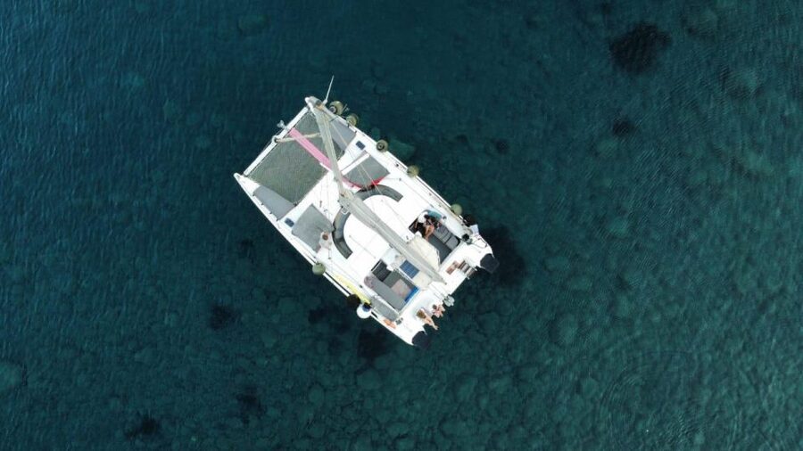 Santorini:Catamaran: private cruise with food & drinks - The Lighthouse and the open Caldera