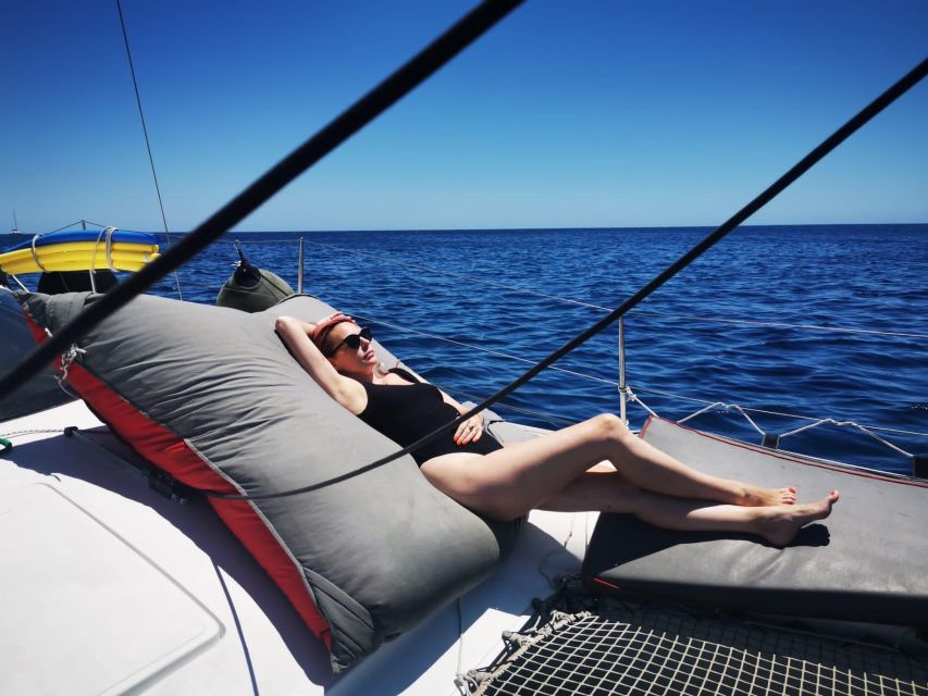 Santorini:Catamaran: private cruise with food & drinks - Red Beach and Santorini’s volcanic colors