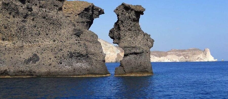 Santorini:Cruises with Catamaran around the Volcanic Island. - Why this catamaran trip works well for Santorini