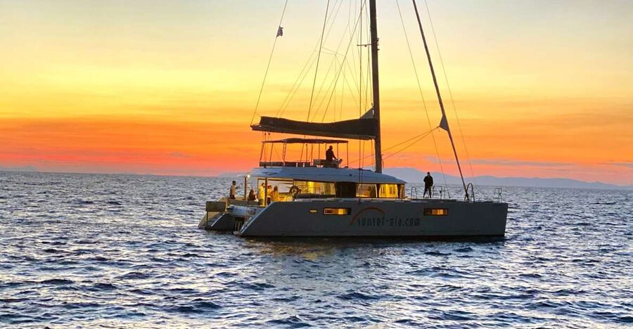 Santorini: Luxurious Catamaran Cruise with Meal & Open Bar - Palea Kameni and the sulfur waters