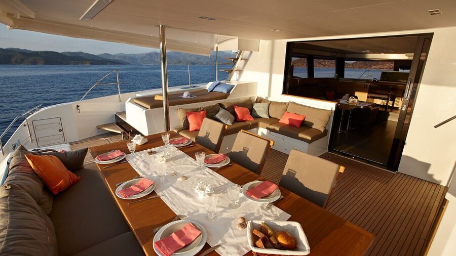 Santorini: Luxurious Catamaran Cruise with Meal & Open Bar - Sailing past Oia and the caldera