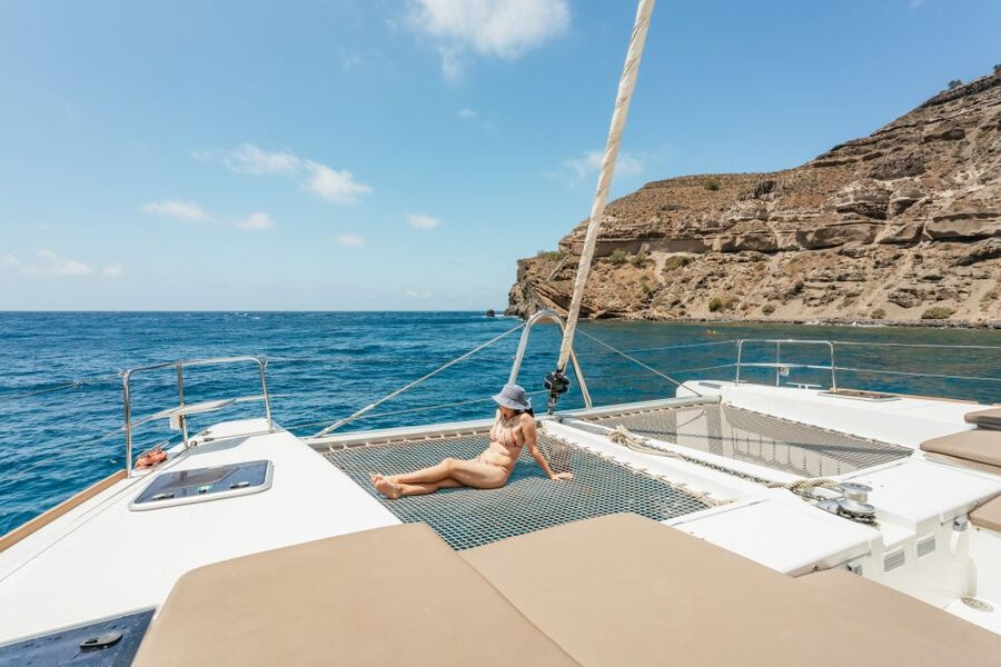 Santorini: Luxury Catamaran Day Trip with Meal and Open Bar - Why this catamaran trip works so well