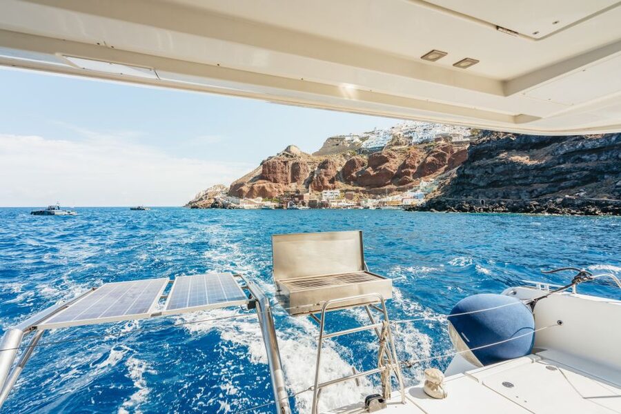 Santorini: Luxury Catamaran Day Trip with Meal and Open Bar - The volcanic hot springs near Palia Kameni