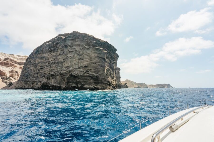Santorini: Luxury Catamaran Day Trip with Meal and Open Bar - Greek food cooked on board