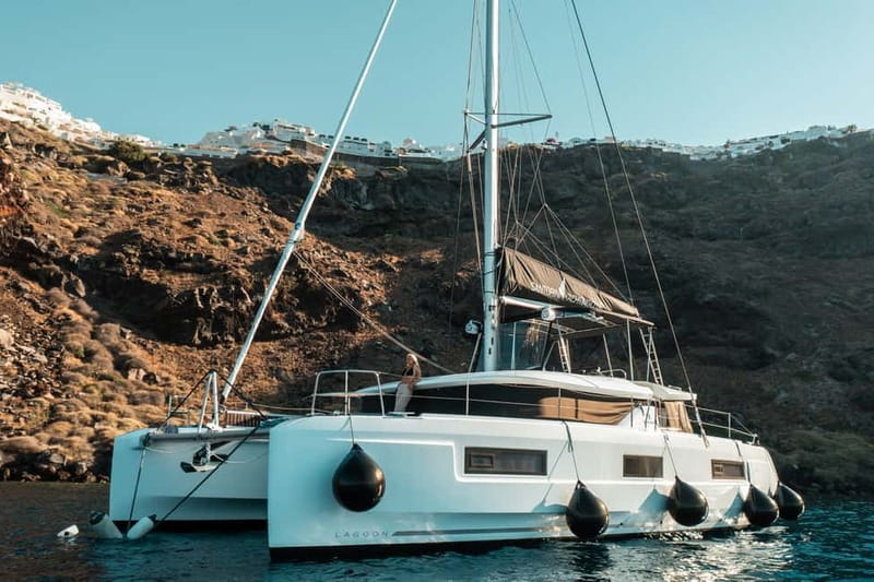 Santorini: Majestic Catamaran Cruise with Meal and Drinks - Ammoudi Bay and the first views of the caldera