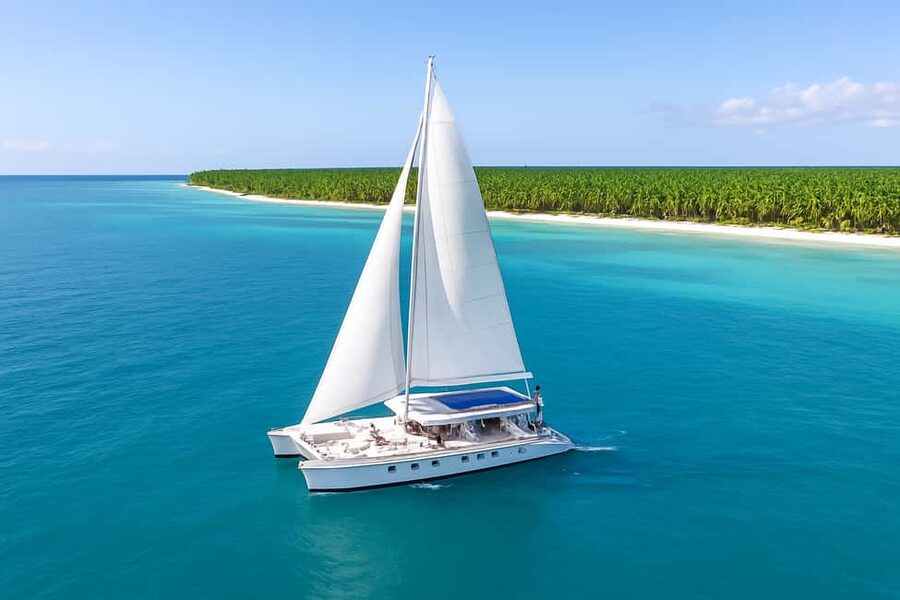 Saona Exclusive Catamaran – Small Group Experience - The amenity-equipped beach stop