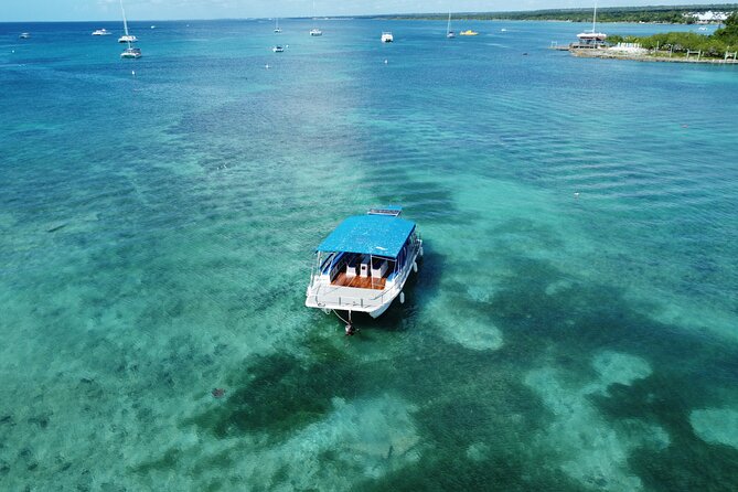 Saona Island: Full-day Catamaran Tour - Small Group - Catuano snorkeling with Quetzal