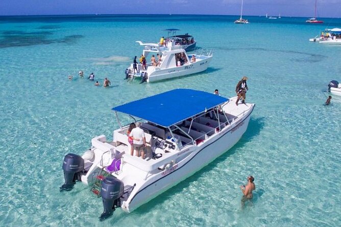 Saône Island from Punta Cana Catamaran, Natural Pool and Lunch - Guides, crew, and the service question