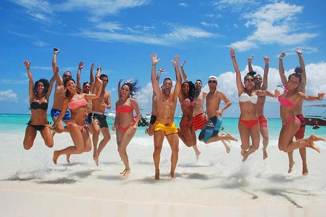 Saône Island in Catamaran and speedboat (blue lagoon) swimming pool. - The catamaran return with music and drinks