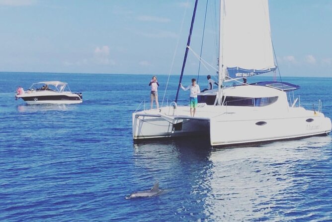 Set Sail on an All Inclusive Catamaran to Ile Aux Benitiers - Guides, languages, and group feel