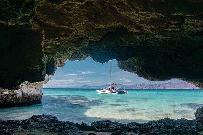 Snorkeling Catamaran Island Cruise - Lunch, drinks, and time on the catamaran