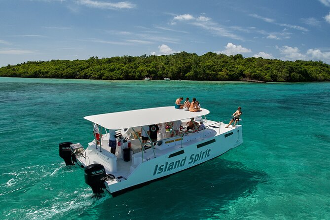 SouthEast Lagoon Discovery on shared basis on a Power Catamaran - Lighthouse views and island scenery
