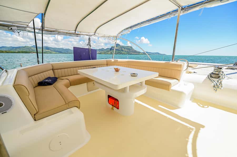 Southeast of Mauritius: Catamaran Cruise w/ BBQ Lunch - One hour on Ile aux Cerfs