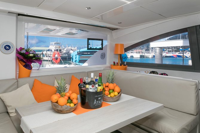 St Maarten Luxury Catamaran Full-Day Group Charter - Breakfast, Snacks, and a Four-Course Lunch