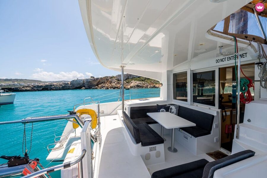 St. Paul's Bay: Half-Day Scenic Catamaran Tour with Drinks - Blue Lagoon: beautiful water, busy surroundings