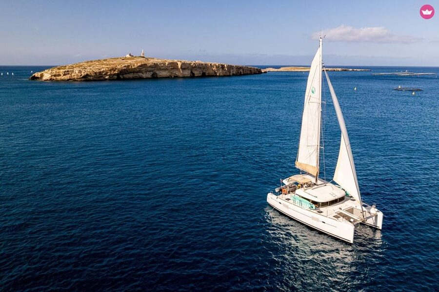 St. Paul's Bay: Half-Day Scenic Catamaran Tour with Drinks - Crystal Lagoon: the quieter swim stop