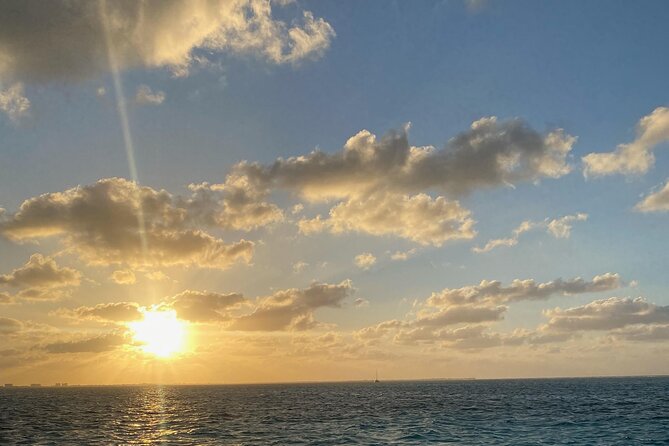 Stingray City Catamaran Sunset Tour - Quick takeaways from the 4 p.m. sailing