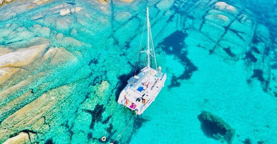 Stintino: Catamaran excursion in the Gulf of Asinara - Setting out from Stintino toward Asinara