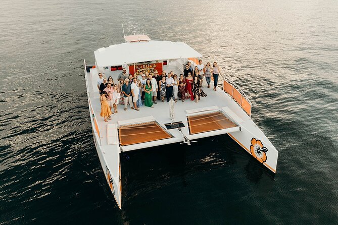 Sun & Sightseeing Hakuna Matata Catamaran Cruise in Palm Beach - Commentary that leaves room to relax