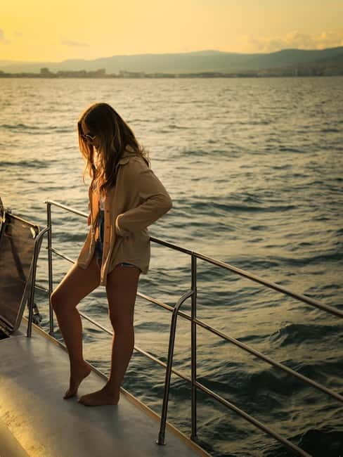 Sunny Beach: Sunset Catamaran Cruise with Dinner & Prosecco - Nessebar after dark and the return across the bay