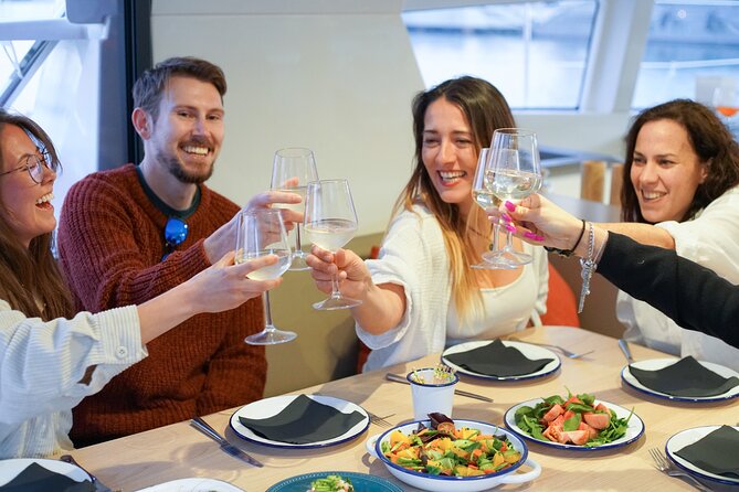 Sunset Catamaran: Small Group, Drinks, Snacks & Dinner Upgrade - Crew service and the feel of the evening