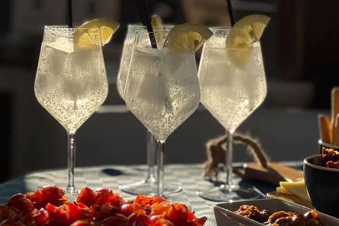 Sunset catamaran tour: Aperitif on the boat in Palermo - What makes the crew part of the experience