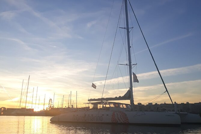 Sunset in Valencia from the Catamaran Mundo Marino - What this Valencia sunset cruise actually is