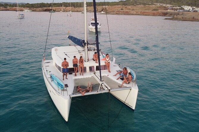 Sunset on a catamaran: from Es Vedrá to Cala Conta - Why this west-coast route works so well