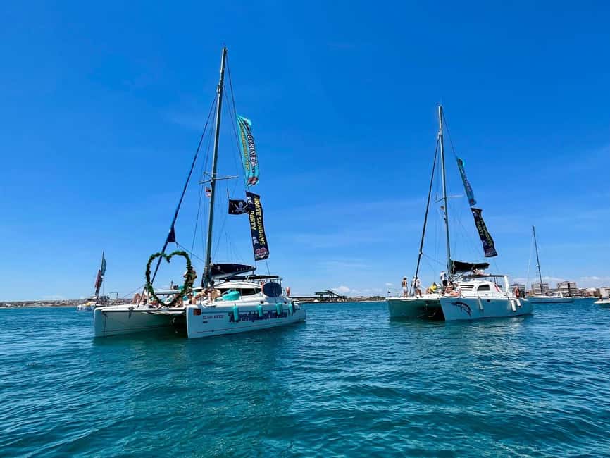 Torrevieja: Tour the harbor with the catamaran Apaleo - The submarine at the Flotante Museum
