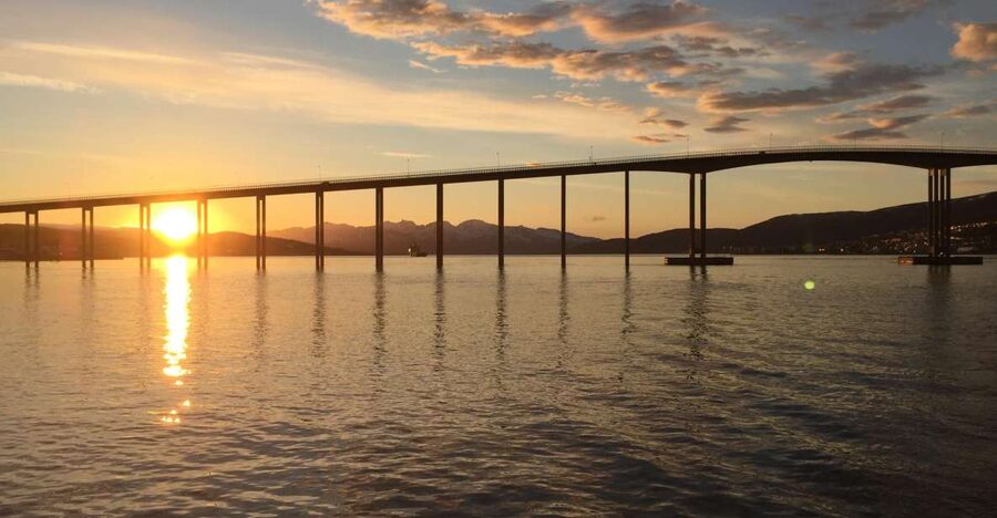 Tromsø: Midnight Sun Cruise in a Luxury Catamaran - Practical advice for a smoother outing