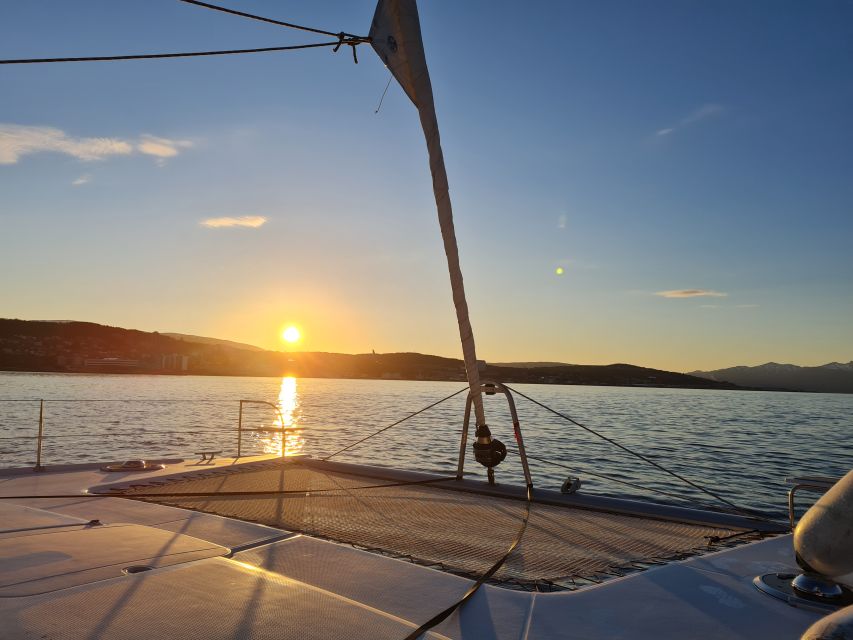 Tromso: Sightseeing Cruise by Catamaran with Snacks & Drinks - Warming up in the saloon