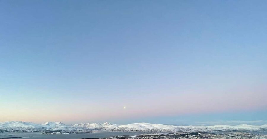 Tromso: Sightseeing Cruise by Catamaran with Snacks & Drinks - Why the small catamaran matters