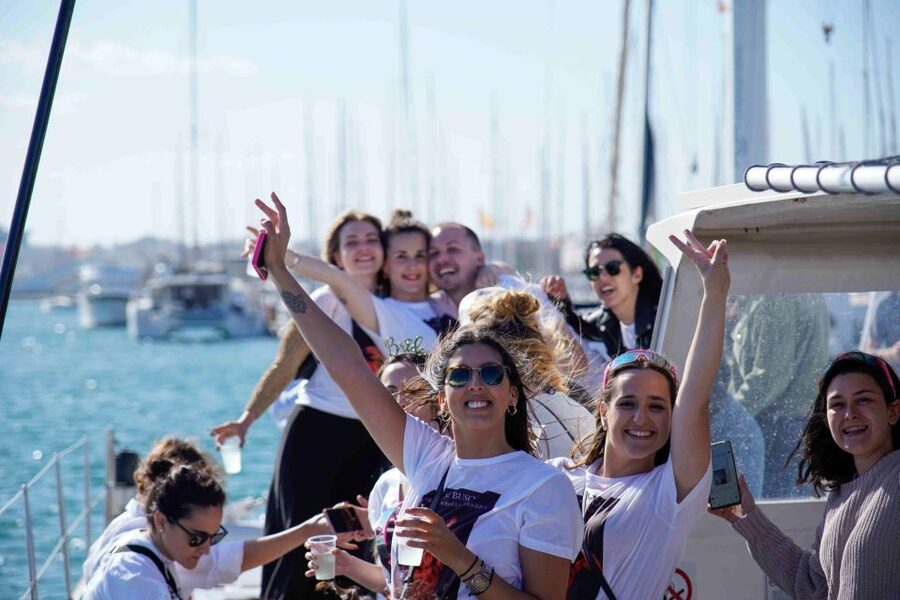 Valencia: Catamaran Party Boat with Lunch - Valencia’s catamaran party in plain terms