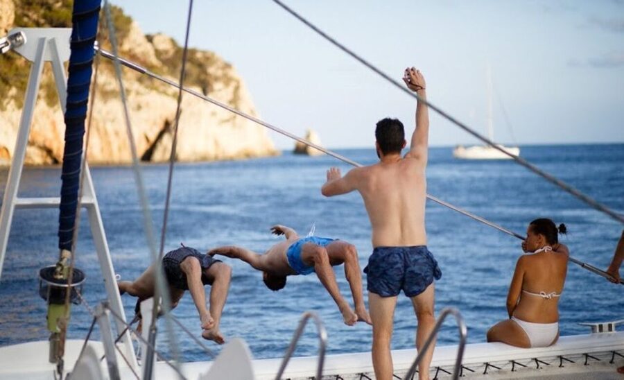 Valencia: Sailing Catamaran Cruise with Valencian Lunch - Who will enjoy this most?