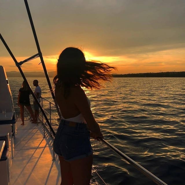 Valencia: Sunset or Daytime Catamaran Cruise with Drink - Leaving the Marina: Boats, Yachts, and Cruise Ships