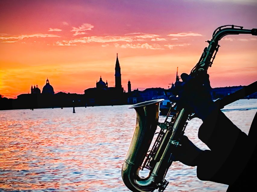 Venice: Catamaran Sunset Jazz Cruise with Aperitivo - Cicchetti, spritz, prosecco, and the cash bar detail