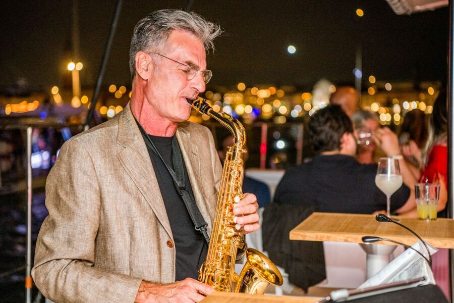 Venice: Catamaran Sunset Jazz Cruise with Aperitivo - Finding the red sails near Riva dei Sette Martiri