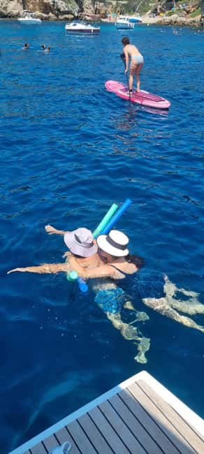 Villeneuve-Loubet: Catamaran Cruise Day Small Groups - Crew service and the family atmosphere