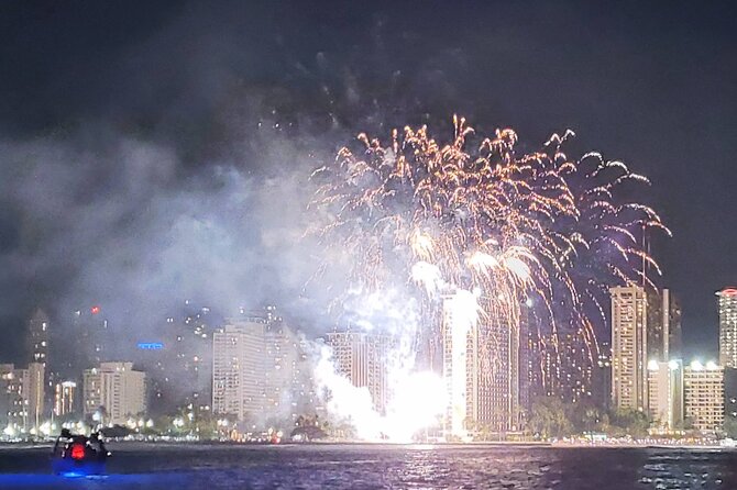 Waikiki Beach Catamaran Friday Night Fireworks Tour - Weather, cancellations, and the Friday decision