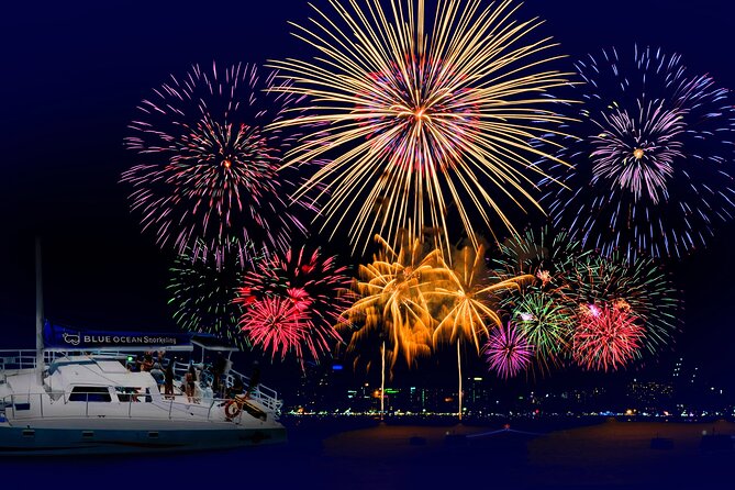 Waikiki Friday Firework Catamaran Tour - The first 20 minutes: leaving Kewalo Basin