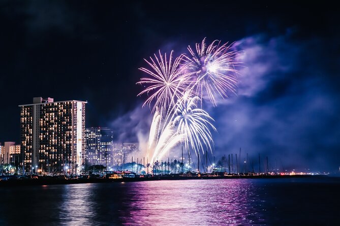 Waikiki: Friday Night Fireworks Catamaran Cruise - Key points to know before boarding
