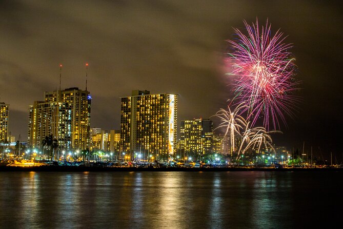 Waikiki: Friday Night Fireworks Catamaran Cruise - Drinks, music, and the social side of the cruise