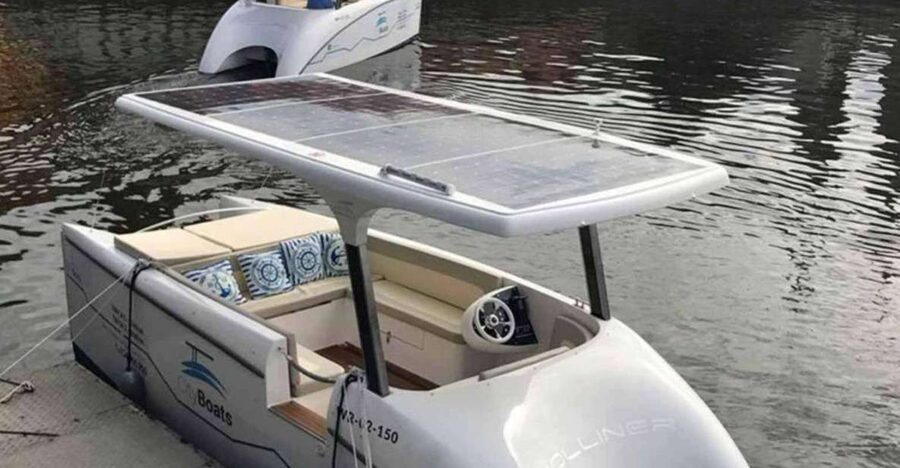 Wroclaw: City Walk and Cruise by Luxury Solar Catamaran - Market Square and the first 30 minutes on foot