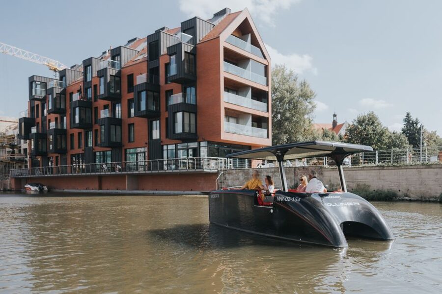 Wroclaw: Solar Catamaran Cruise on the Odra River - Hala Targowa and the first bridges